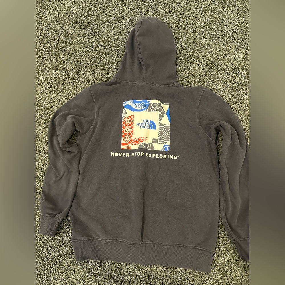 Men’s The North Face Hoodie - Size Medium
